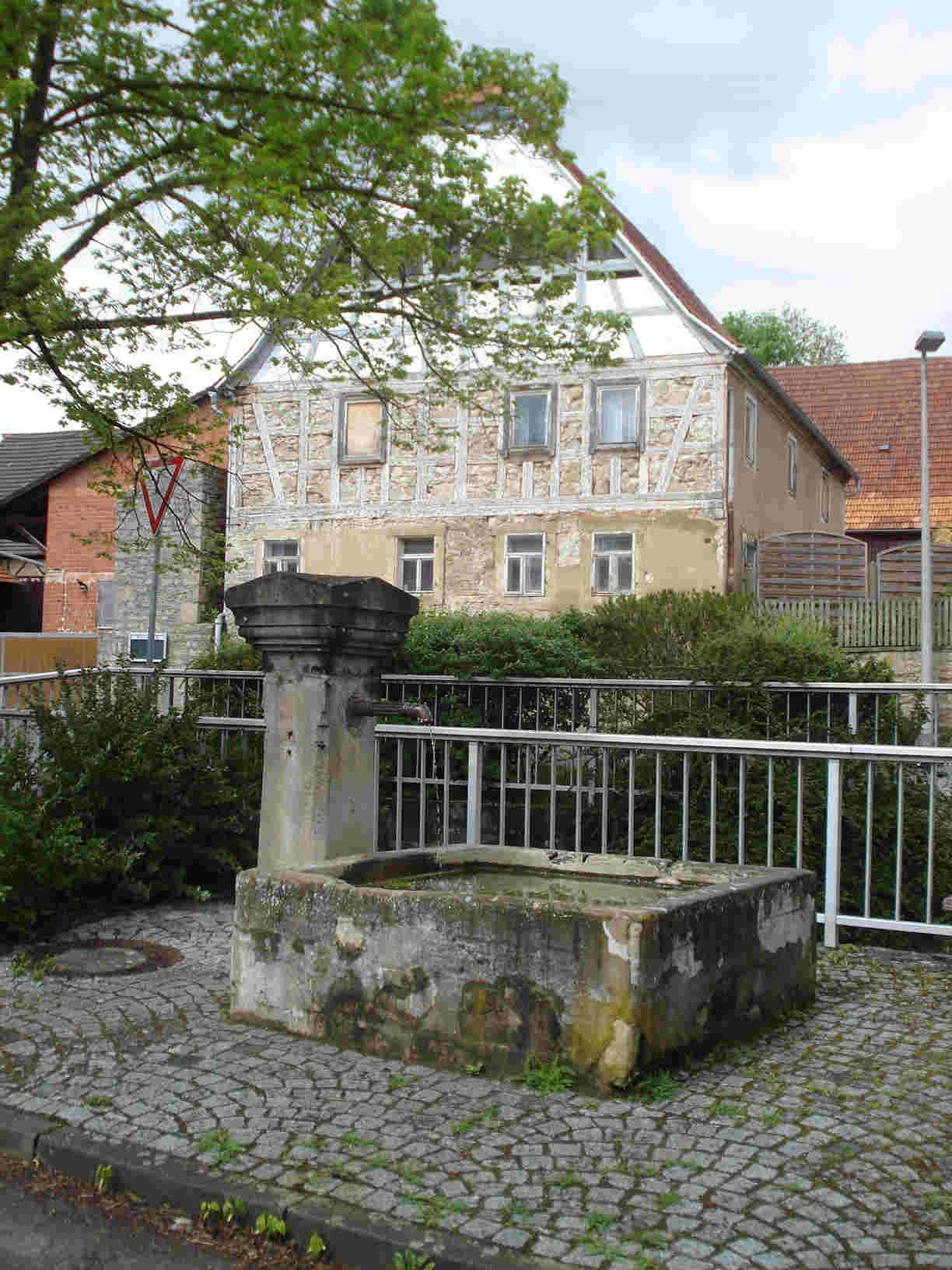 Brunnen Dorfmitte Darstadt