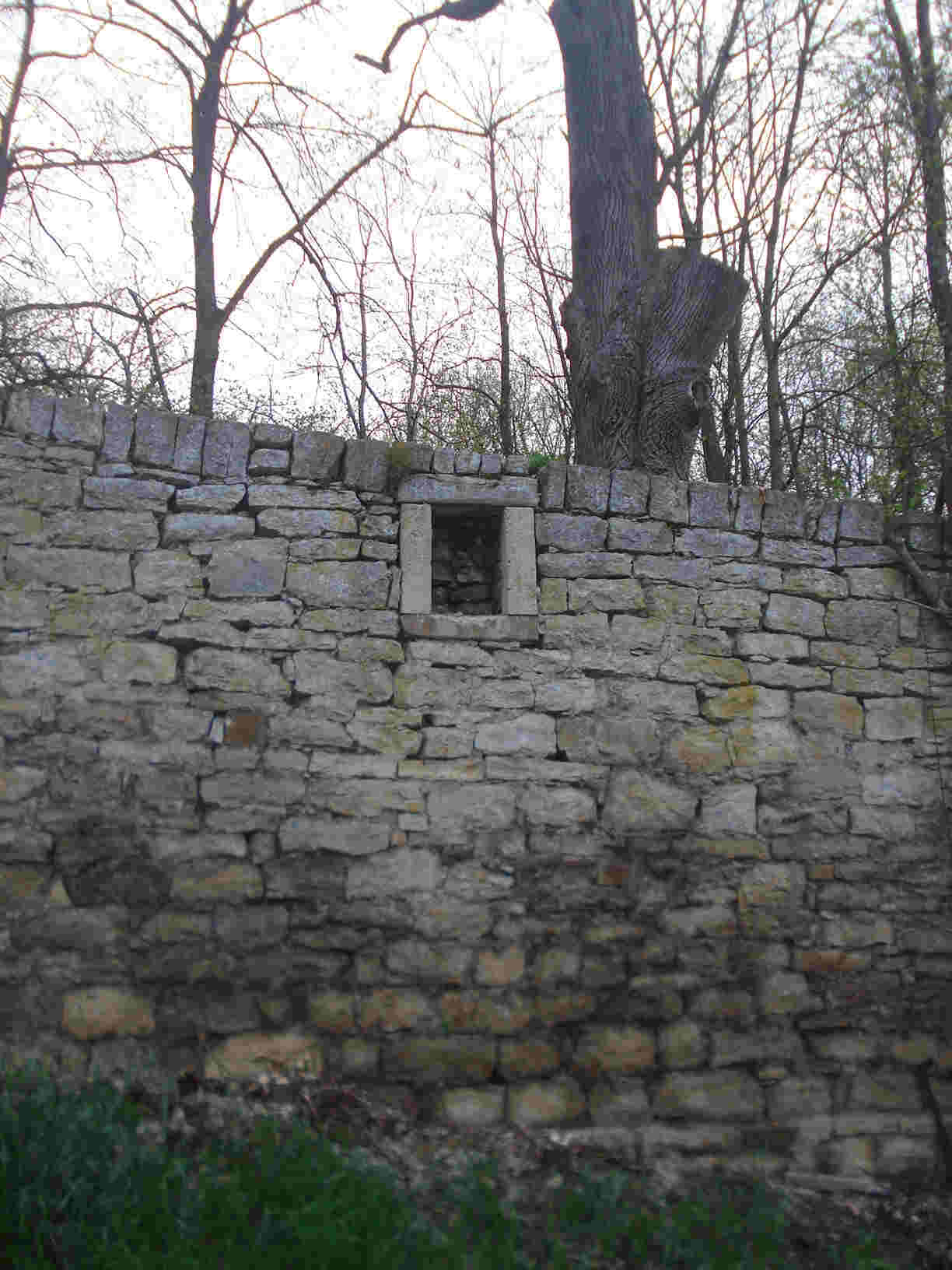 Darstadt Schloßmauer mit Fenster
